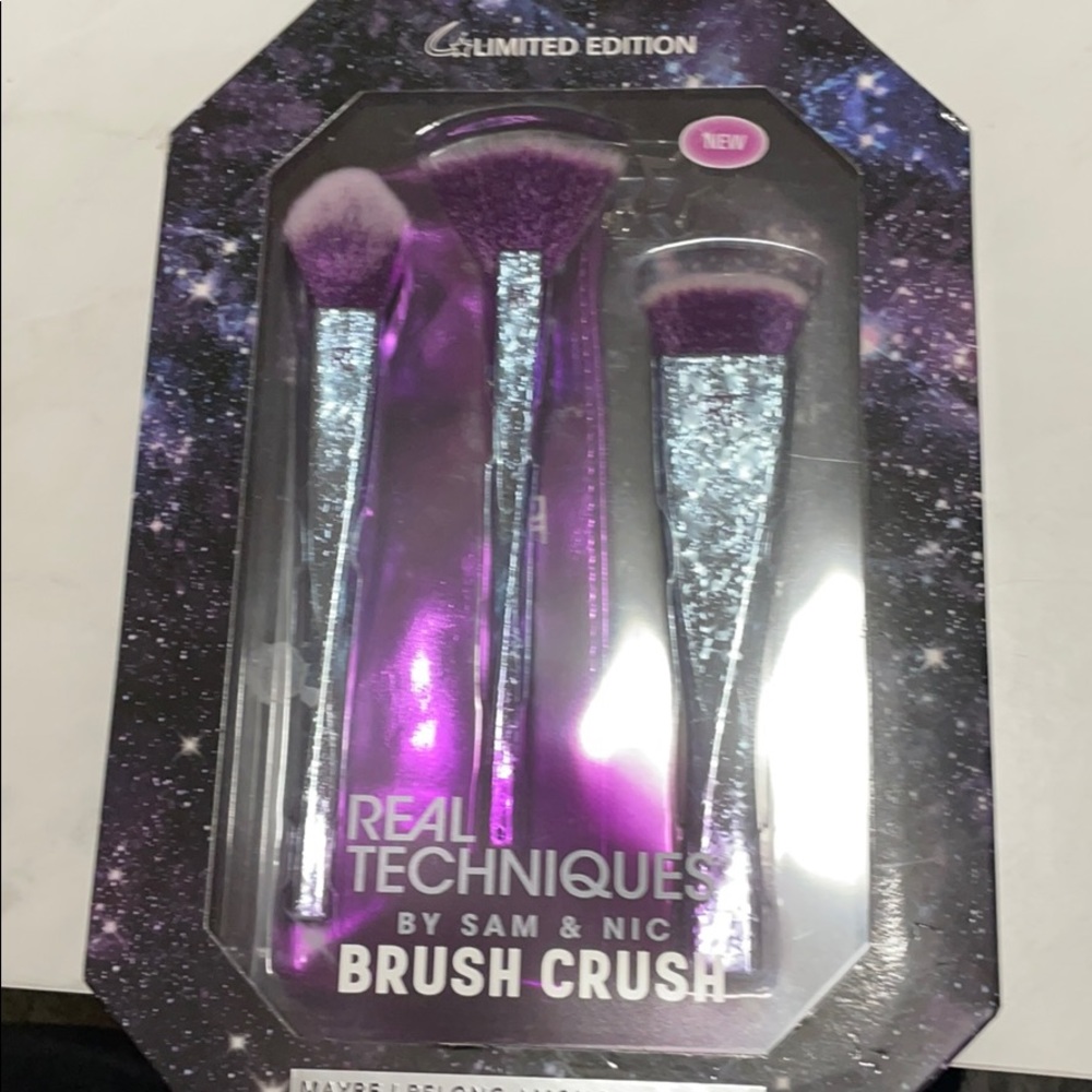 LIMITED EDITION REAL TECHNIQUES BRUSH SET
